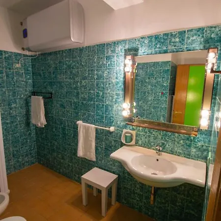 Ampio Trilocale In La Madonnina In